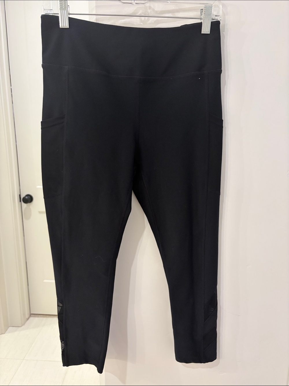Mondetta High-Rise Black Performance Leggings with Side Phone Pockets